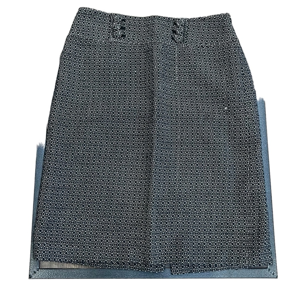 2/$15 ANn Taylor 0 black white geometric pattern skirt button detail side zip